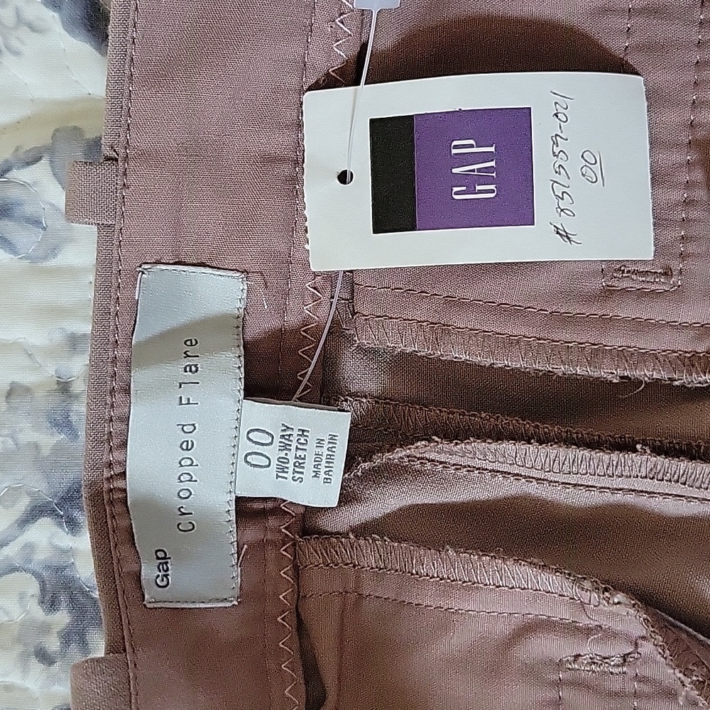 GAP Cropped Flare Pants 👖 😍 - Picture 6 of 9